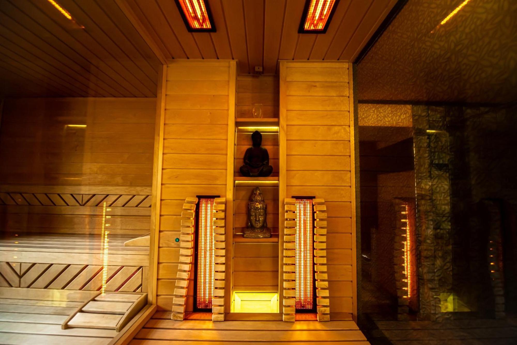 Hotel Villa Classica Pápa Exteriör bild