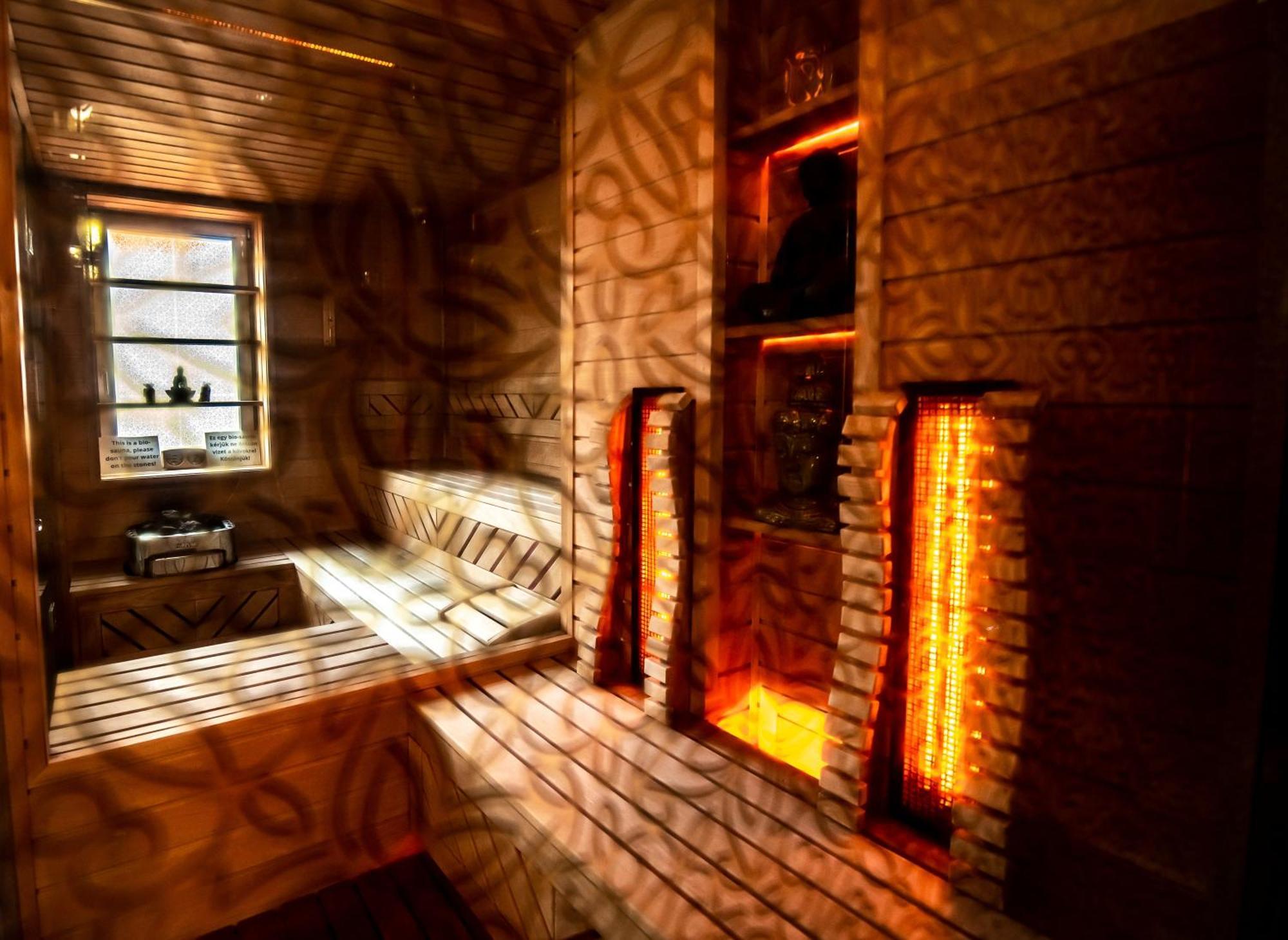 Hotel Villa Classica Pápa Exteriör bild