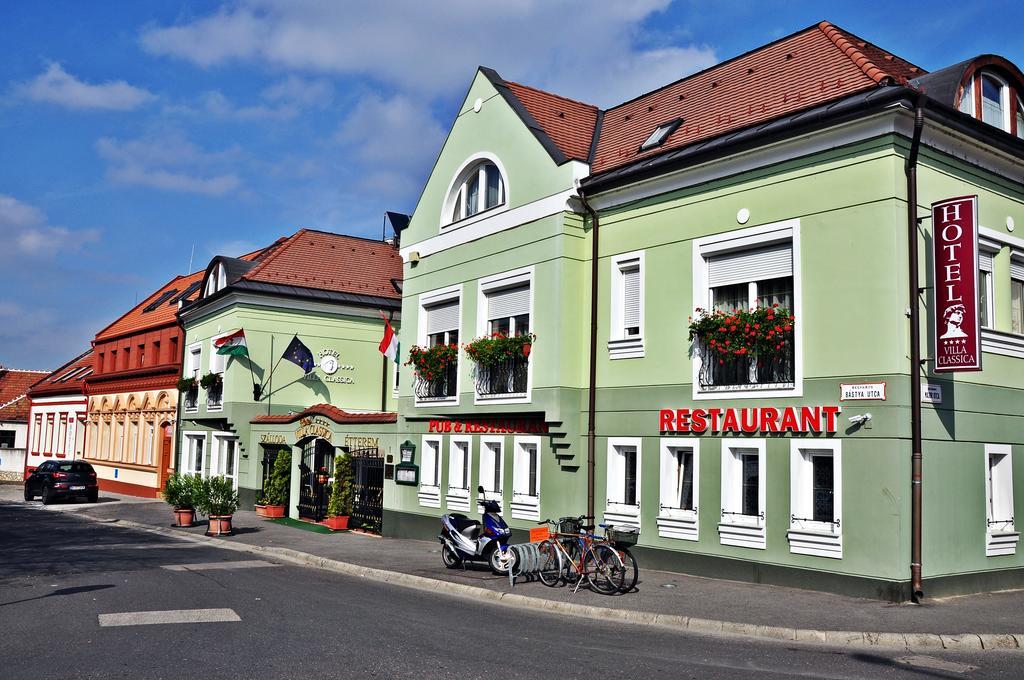 Hotel Villa Classica Pápa Exteriör bild